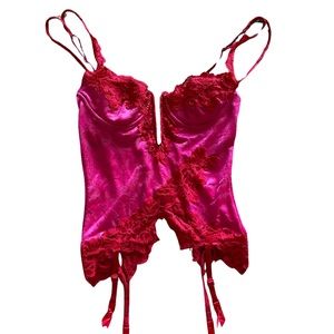 Beautiful corset by Victoria’s Secret 

Size 34B